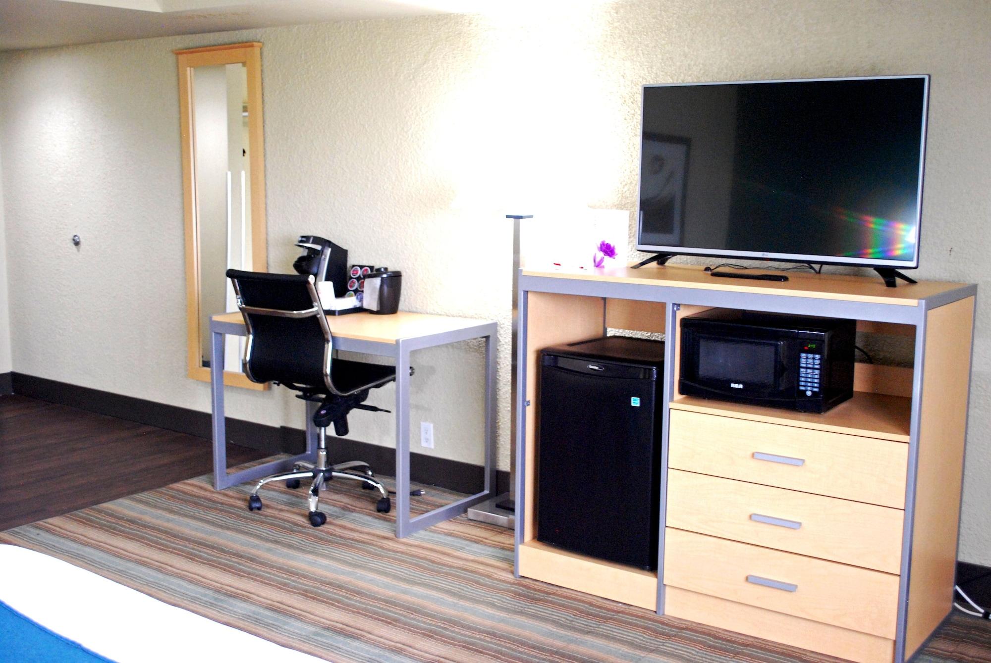Ramada By Wyndham Edmonton Yellowhead Nw Экстерьер фото