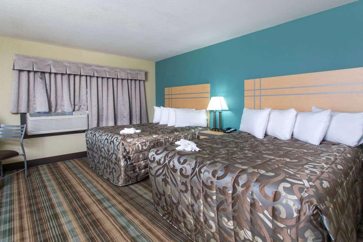 Ramada By Wyndham Edmonton Yellowhead Nw Экстерьер фото