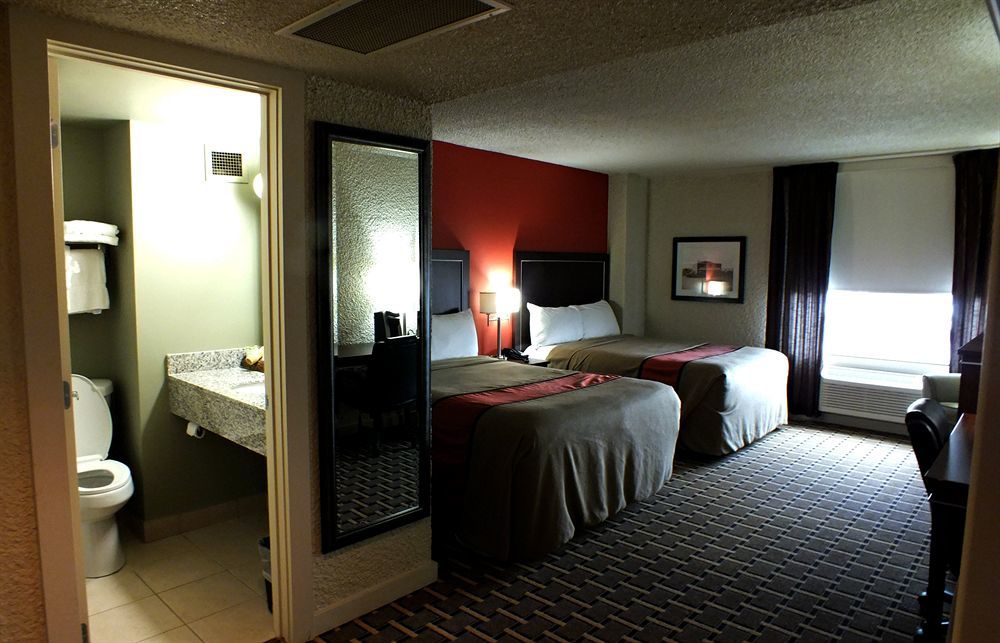 Ramada By Wyndham Edmonton Yellowhead Nw Экстерьер фото
