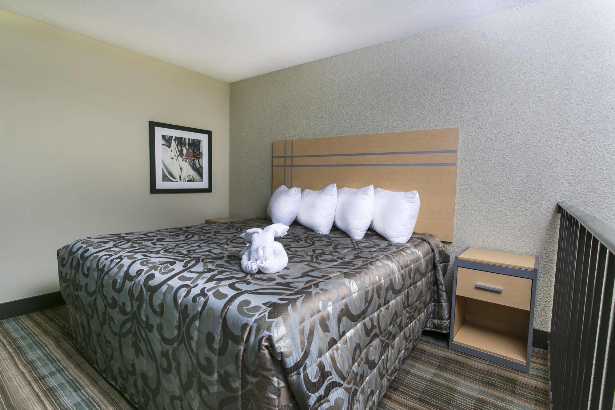 Ramada By Wyndham Edmonton Yellowhead Nw Экстерьер фото