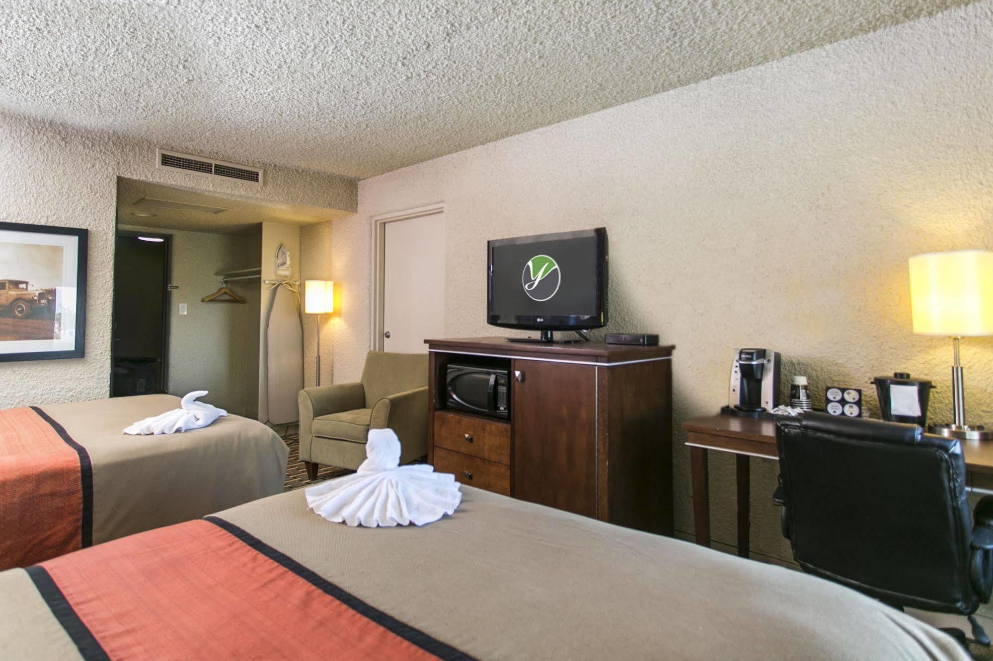 Ramada By Wyndham Edmonton Yellowhead Nw Экстерьер фото