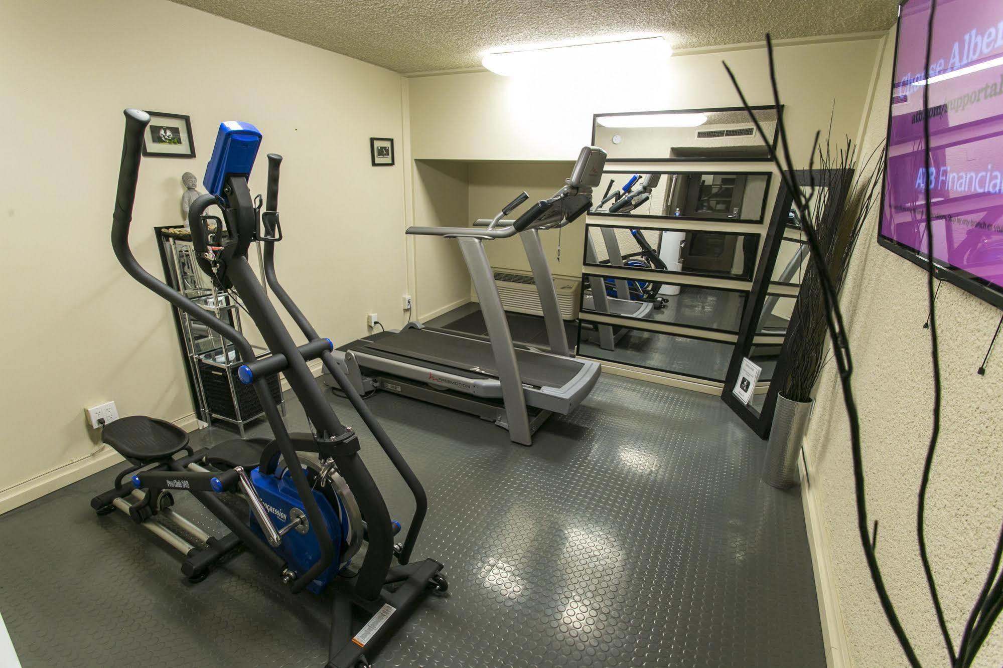 Ramada By Wyndham Edmonton Yellowhead Nw Экстерьер фото