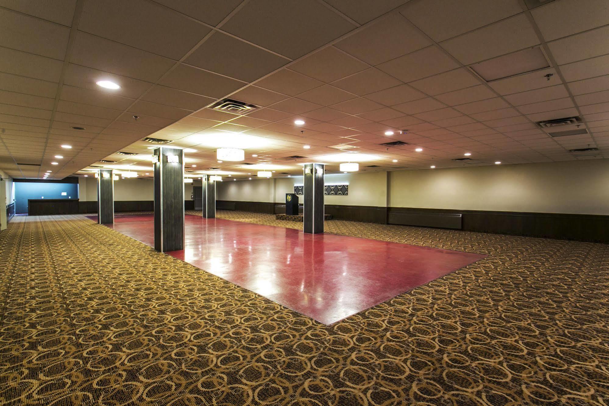 Ramada By Wyndham Edmonton Yellowhead Nw Экстерьер фото